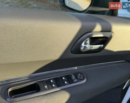 Білий Пежо 5008, об'ємом двигуна 1.6 л та пробігом 230 тис. км за 9999 $, фото 41 на Automoto.ua