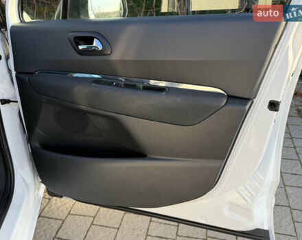 Білий Пежо 5008, об'ємом двигуна 1.6 л та пробігом 230 тис. км за 9999 $, фото 27 на Automoto.ua