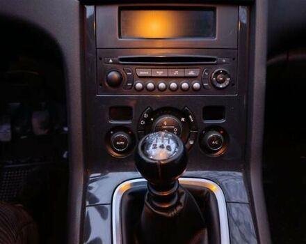 Белый Пежо 5008, объемом двигателя 1.56 л и пробегом 180 тыс. км за 8555 $, фото 12 на Automoto.ua