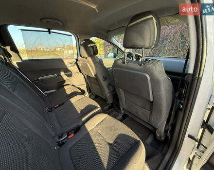 Білий Пежо 5008, об'ємом двигуна 1.6 л та пробігом 230 тис. км за 9999 $, фото 29 на Automoto.ua