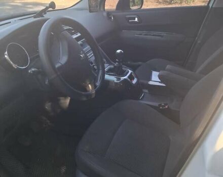 Белый Пежо 5008, объемом двигателя 1.56 л и пробегом 181 тыс. км за 9300 $, фото 7 на Automoto.ua