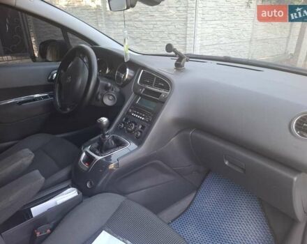 Белый Пежо 5008, объемом двигателя 1.56 л и пробегом 181 тыс. км за 9300 $, фото 10 на Automoto.ua