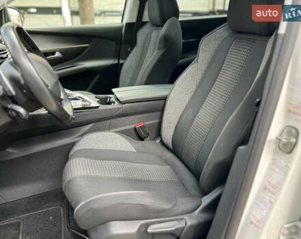 Белый Пежо 5008, объемом двигателя 1.5 л и пробегом 197 тыс. км за 20550 $, фото 17 на Automoto.ua