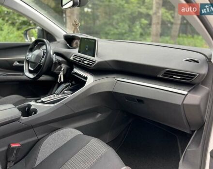 Белый Пежо 5008, объемом двигателя 1.5 л и пробегом 197 тыс. км за 20550 $, фото 12 на Automoto.ua