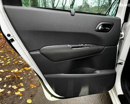 Белый Пежо 5008, объемом двигателя 1.6 л и пробегом 272 тыс. км за 8490 $, фото 17 на Automoto.ua