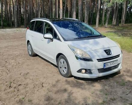 Белый Пежо 5008, объемом двигателя 2 л и пробегом 212 тыс. км за 8500 $, фото 3 на Automoto.ua