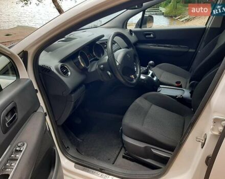 Белый Пежо 5008, объемом двигателя 2 л и пробегом 212 тыс. км за 8500 $, фото 17 на Automoto.ua
