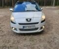 Белый Пежо 5008, объемом двигателя 2 л и пробегом 212 тыс. км за 8500 $, фото 4 на Automoto.ua