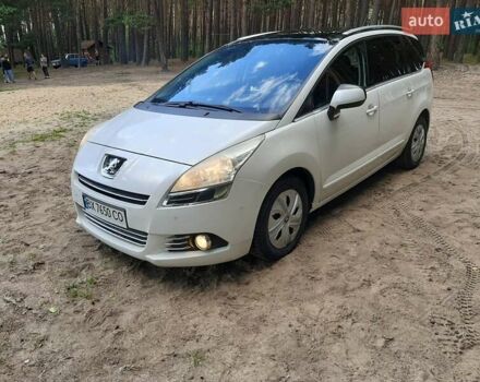 Белый Пежо 5008, объемом двигателя 2 л и пробегом 212 тыс. км за 8500 $, фото 5 на Automoto.ua