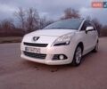 Белый Пежо 5008, объемом двигателя 2 л и пробегом 222 тыс. км за 8000 $, фото 1 на Automoto.ua