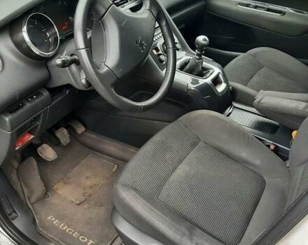 Білий Пежо 5008, об'ємом двигуна 1.6 л та пробігом 344 тис. км за 7600 $, фото 7 на Automoto.ua