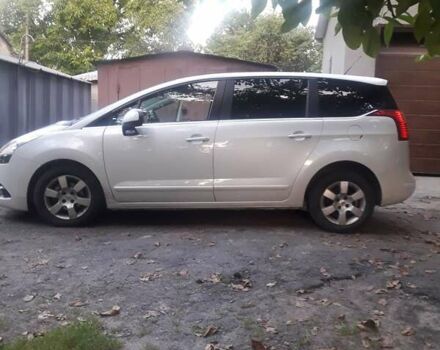 Белый Пежо 5008, объемом двигателя 1.56 л и пробегом 219 тыс. км за 8000 $, фото 1 на Automoto.ua