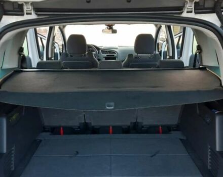 Белый Пежо 5008, объемом двигателя 1.6 л и пробегом 240 тыс. км за 9300 $, фото 26 на Automoto.ua