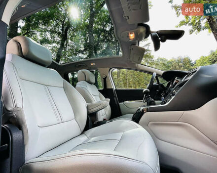 Білий Пежо 5008, об'ємом двигуна 2 л та пробігом 269 тис. км за 9999 $, фото 38 на Automoto.ua