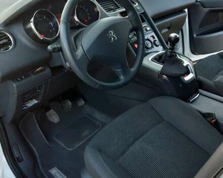 Белый Пежо 5008, объемом двигателя 1.6 л и пробегом 240 тыс. км за 9300 $, фото 17 на Automoto.ua