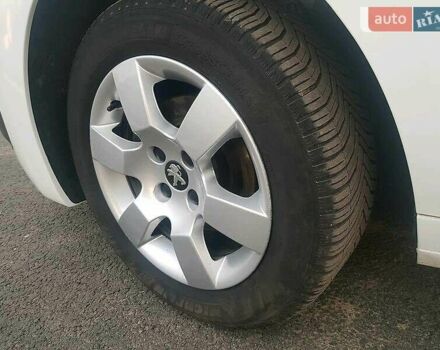 Белый Пежо 5008, объемом двигателя 1.6 л и пробегом 240 тыс. км за 9300 $, фото 14 на Automoto.ua