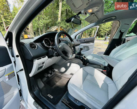 Білий Пежо 5008, об'ємом двигуна 2 л та пробігом 269 тис. км за 9999 $, фото 51 на Automoto.ua