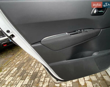 Білий Пежо 5008, об'ємом двигуна 2 л та пробігом 221 тис. км за 9900 $, фото 24 на Automoto.ua