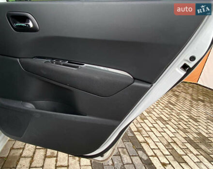 Білий Пежо 5008, об'ємом двигуна 2 л та пробігом 221 тис. км за 9900 $, фото 23 на Automoto.ua