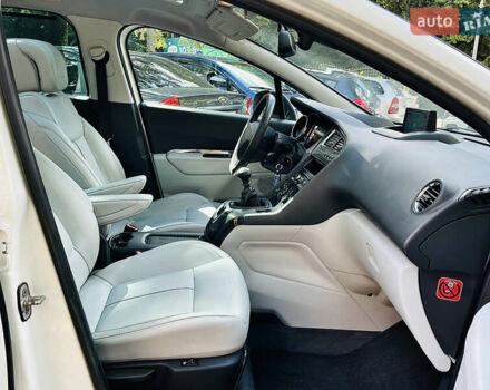 Білий Пежо 5008, об'ємом двигуна 2 л та пробігом 269 тис. км за 9999 $, фото 32 на Automoto.ua