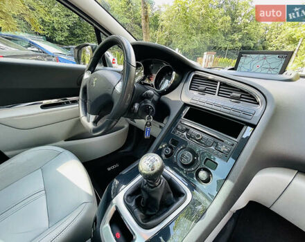 Білий Пежо 5008, об'ємом двигуна 2 л та пробігом 269 тис. км за 9999 $, фото 53 на Automoto.ua