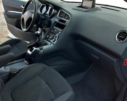 Белый Пежо 5008, объемом двигателя 1.6 л и пробегом 240 тыс. км за 9300 $, фото 19 на Automoto.ua