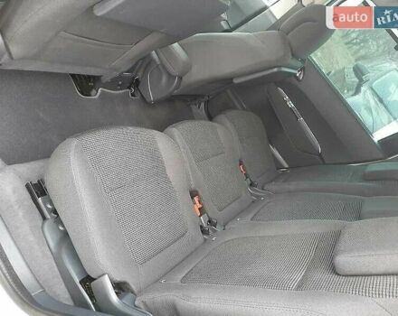 Белый Пежо 5008, объемом двигателя 1.6 л и пробегом 240 тыс. км за 9300 $, фото 4 на Automoto.ua