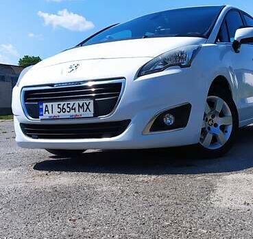 Белый Пежо 5008, объемом двигателя 1.6 л и пробегом 190 тыс. км за 12200 $, фото 10 на Automoto.ua
