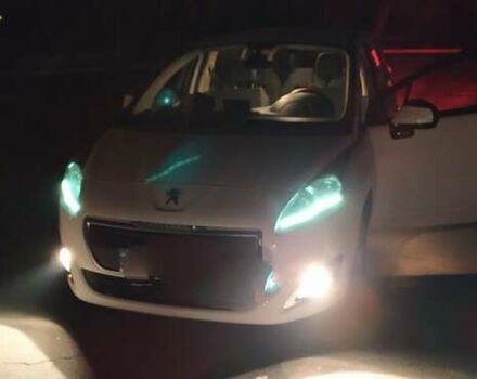 Белый Пежо 5008, объемом двигателя 1.6 л и пробегом 190 тыс. км за 12200 $, фото 4 на Automoto.ua