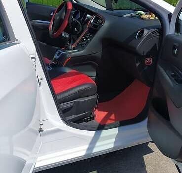 Белый Пежо 5008, объемом двигателя 1.6 л и пробегом 190 тыс. км за 12200 $, фото 16 на Automoto.ua