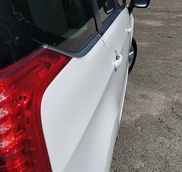 Белый Пежо 5008, объемом двигателя 1.6 л и пробегом 190 тыс. км за 12200 $, фото 13 на Automoto.ua