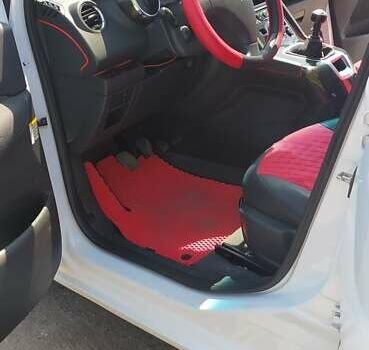 Белый Пежо 5008, объемом двигателя 1.6 л и пробегом 190 тыс. км за 12200 $, фото 21 на Automoto.ua