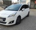 Белый Пежо 5008, объемом двигателя 1.6 л и пробегом 175 тыс. км за 9100 $, фото 1 на Automoto.ua