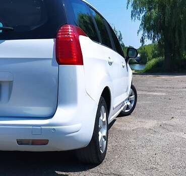 Белый Пежо 5008, объемом двигателя 1.6 л и пробегом 190 тыс. км за 12200 $, фото 23 на Automoto.ua