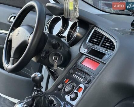 Білий Пежо 5008, об'ємом двигуна 1.56 л та пробігом 178 тис. км за 10500 $, фото 25 на Automoto.ua