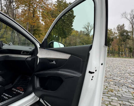 Белый Пежо 5008, объемом двигателя 2 л и пробегом 39 тыс. км за 33999 $, фото 83 на Automoto.ua