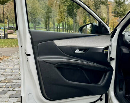 Белый Пежо 5008, объемом двигателя 2 л и пробегом 39 тыс. км за 33999 $, фото 25 на Automoto.ua