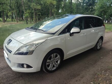Белый Пежо 5008, объемом двигателя 1.6 л и пробегом 200 тыс. км за 8500 $, фото 1 на Automoto.ua