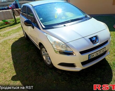 Белый Пежо 5008, объемом двигателя 1.6 л и пробегом 261 тыс. км за 7500 $, фото 1 на Automoto.ua