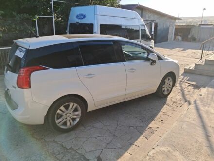 Белый Пежо 5008, объемом двигателя 2 л и пробегом 325 тыс. км за 9463 $, фото 1 на Automoto.ua