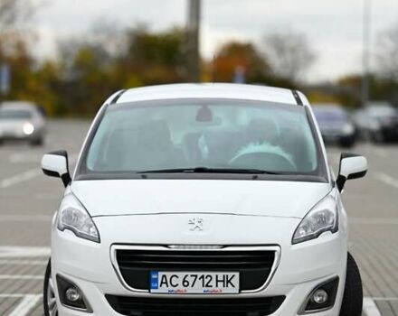 Белый Пежо 5008, объемом двигателя 1.56 л и пробегом 330 тыс. км за 8800 $, фото 1 на Automoto.ua