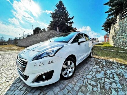 Белый Пежо 5008, объемом двигателя 1.6 л и пробегом 205 тыс. км за 10000 $, фото 1 на Automoto.ua