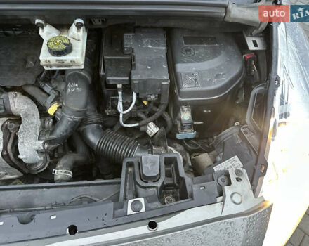 Бежевый Пежо 5008, объемом двигателя 1.6 л и пробегом 236 тыс. км за 8300 $, фото 57 на Automoto.ua