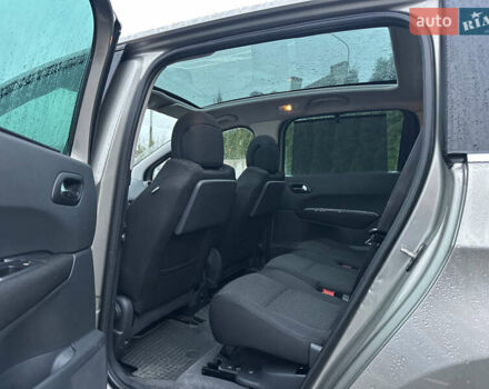 Бежевый Пежо 5008, объемом двигателя 1.6 л и пробегом 236 тыс. км за 8300 $, фото 39 на Automoto.ua