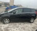 Черный Пежо 5008, объемом двигателя 2 л и пробегом 400 тыс. км за 2000 $, фото 1 на Automoto.ua