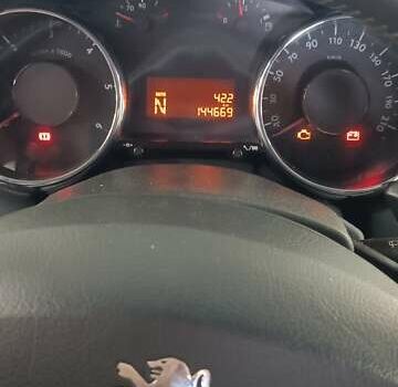 Чорний Пежо 5008, об'ємом двигуна 1.6 л та пробігом 165 тис. км за 8000 $, фото 2 на Automoto.ua