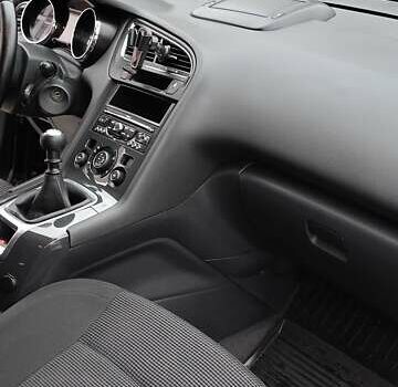 Черный Пежо 5008, объемом двигателя 1.56 л и пробегом 304 тыс. км за 8400 $, фото 17 на Automoto.ua