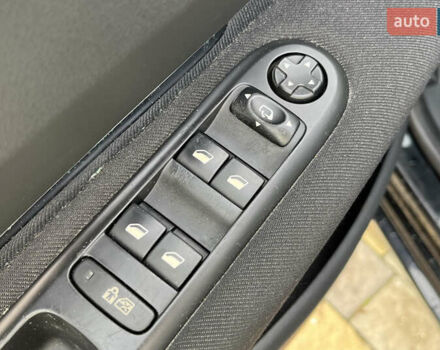 Черный Пежо 5008, объемом двигателя 2 л и пробегом 221 тыс. км за 9300 $, фото 8 на Automoto.ua