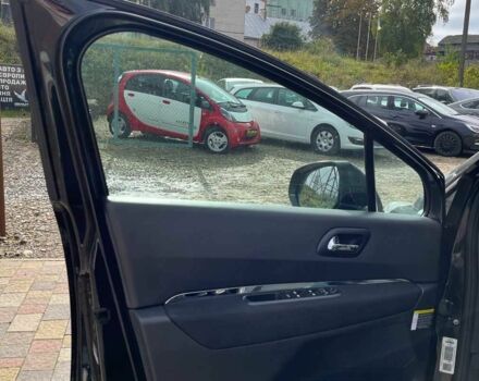 Черный Пежо 5008, объемом двигателя 2 л и пробегом 221 тыс. км за 9300 $, фото 10 на Automoto.ua