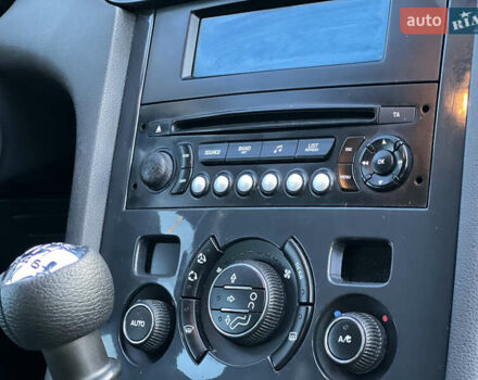 Чорний Пежо 5008, об'ємом двигуна 1.6 л та пробігом 240 тис. км за 7850 $, фото 34 на Automoto.ua